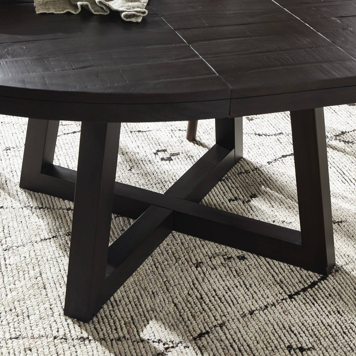 Eberwin Round Ext Dining Table